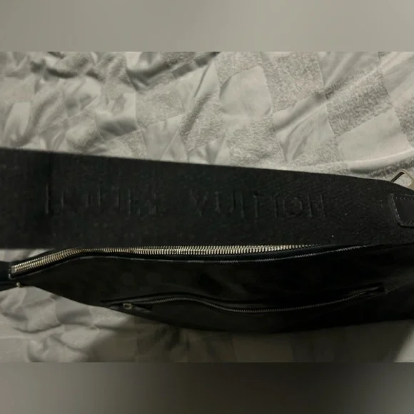 Louis Vuitton Damier Graphite Mick MM - Picture 4 of 9